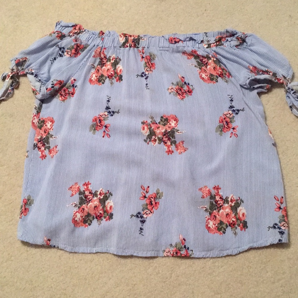 off the shoulders shirt sleeve shirt